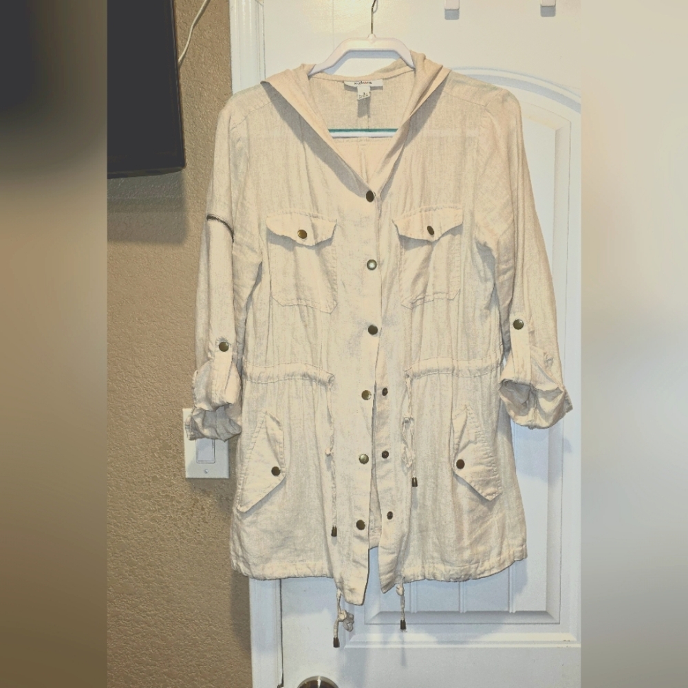 Cream Safari  Jacket with Classic Collar, Linen-like Fabric. Feels light.